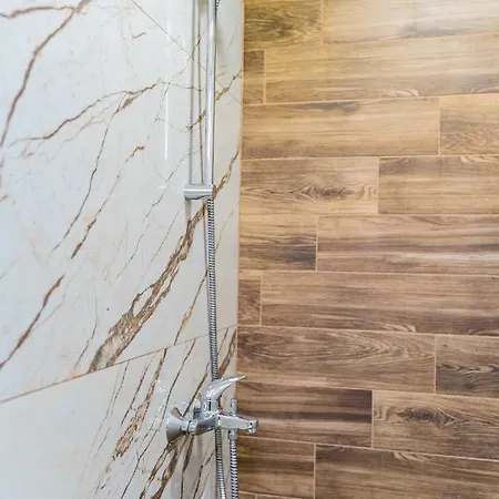 アパートホテル Gradina